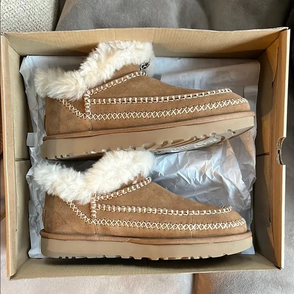 UGG Slippers - Picture 2 of 3